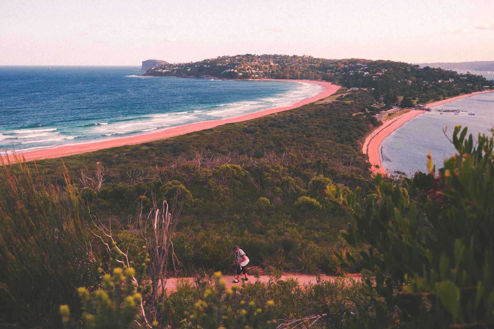 Vue de la colline de Palm Beach, les chemins et les mers se croisent