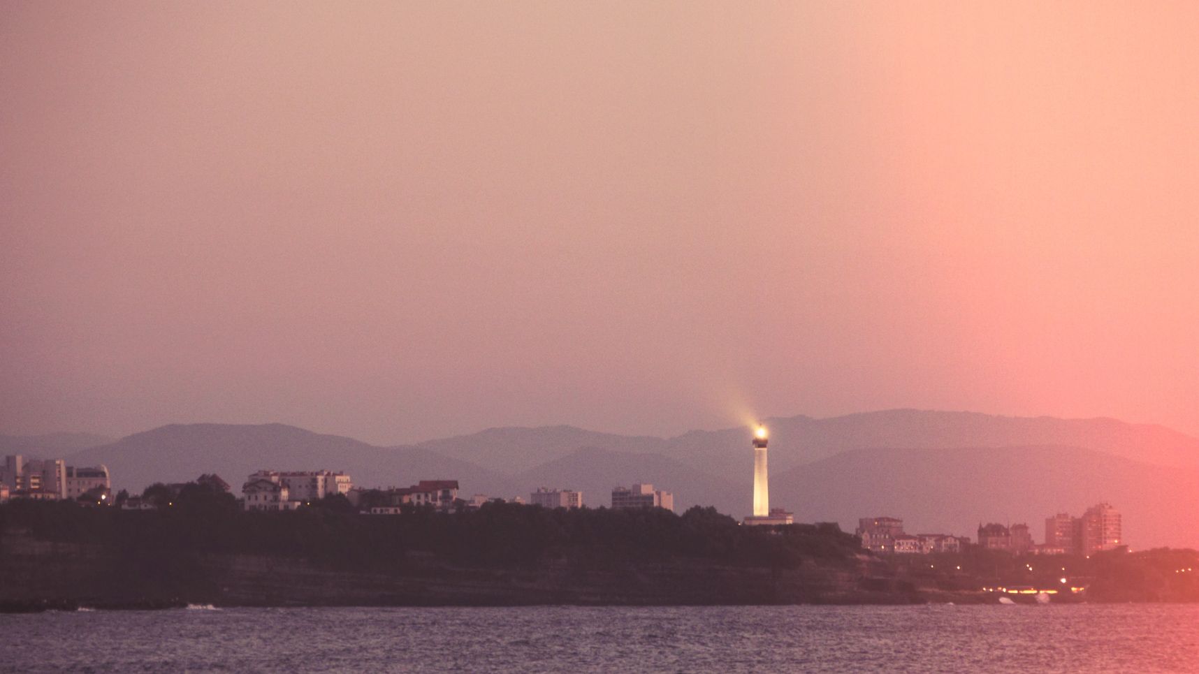 Le phare à Hon