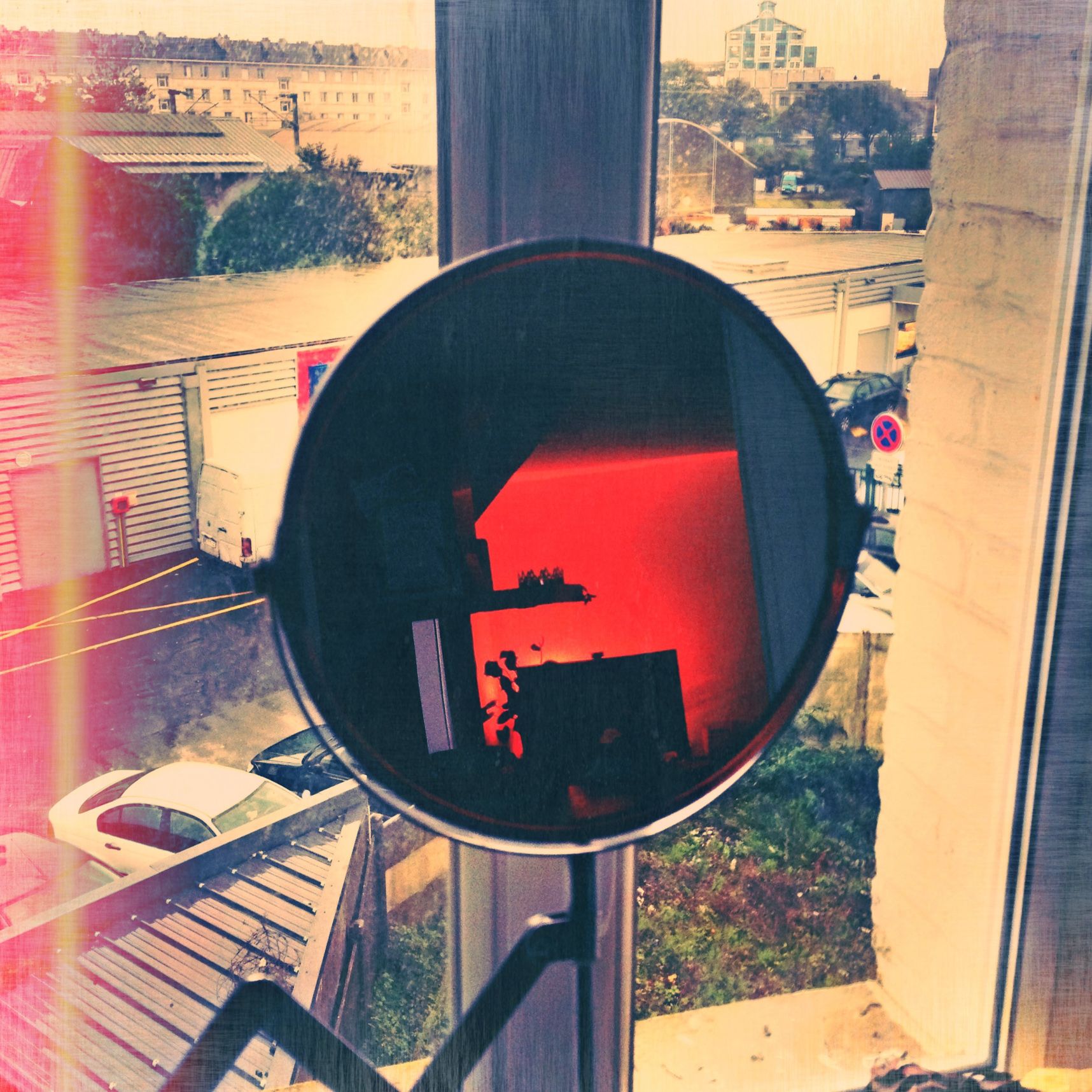 Miroir, Ô mon beau miroir, dis moi si un jour il va s'arrêter de pleuvoir ?