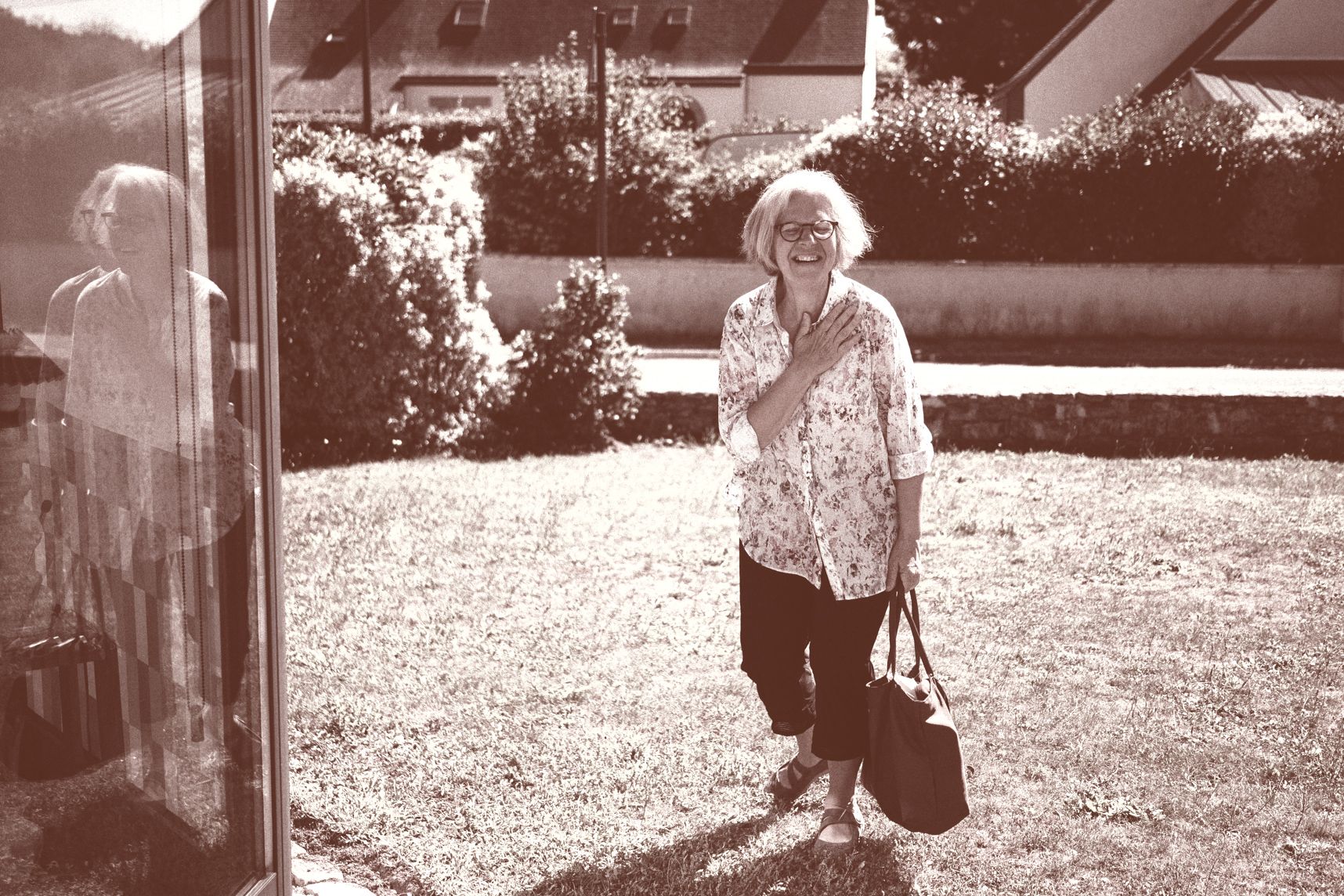 Un portrait noir et blanc tout en sourire