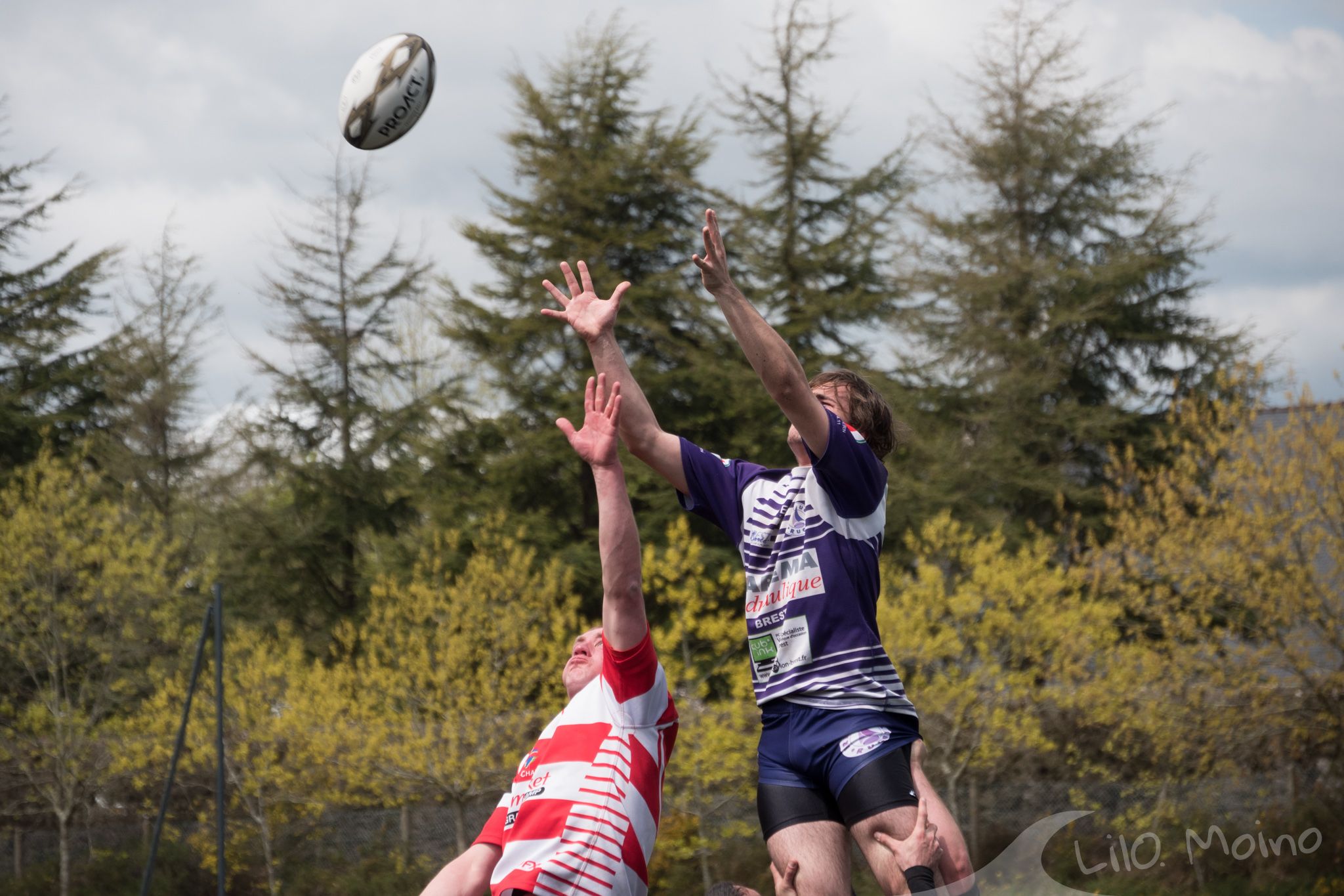 Ballon volant lors d'une touche